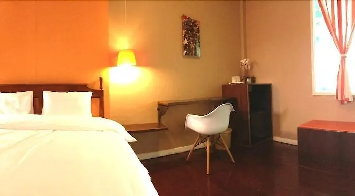 Hotel Issara House
