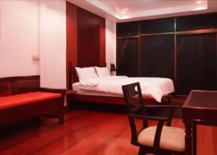 Issara House Hotel