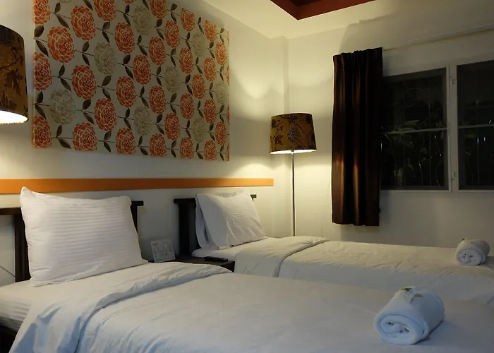 Issara House 2*