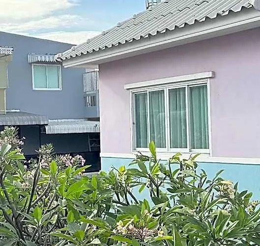 ホテル Issara House