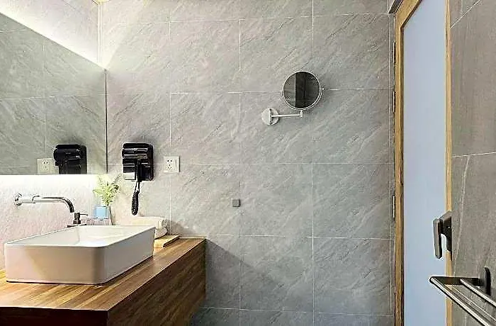 Issara House Hotel 2*