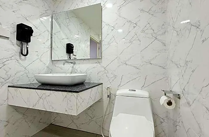 Issara House Hotell 2*