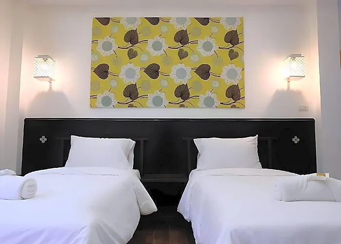 Issara House 2*