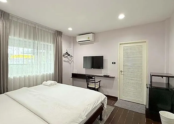 Issara House Hotel