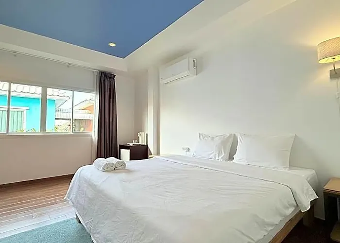 Issara House