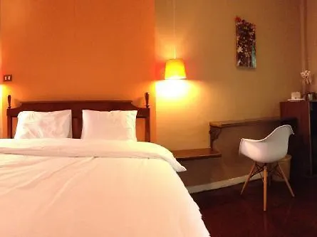 Hotell Issara House