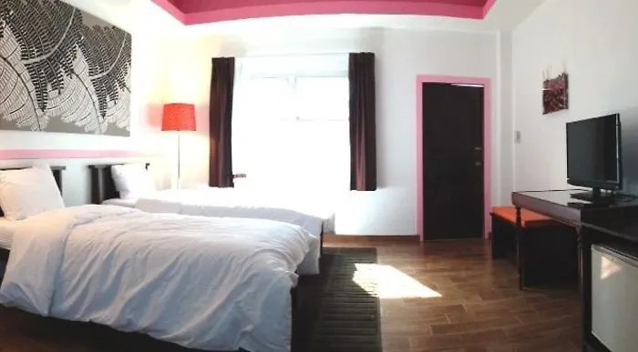 Issara House Hotel 2*