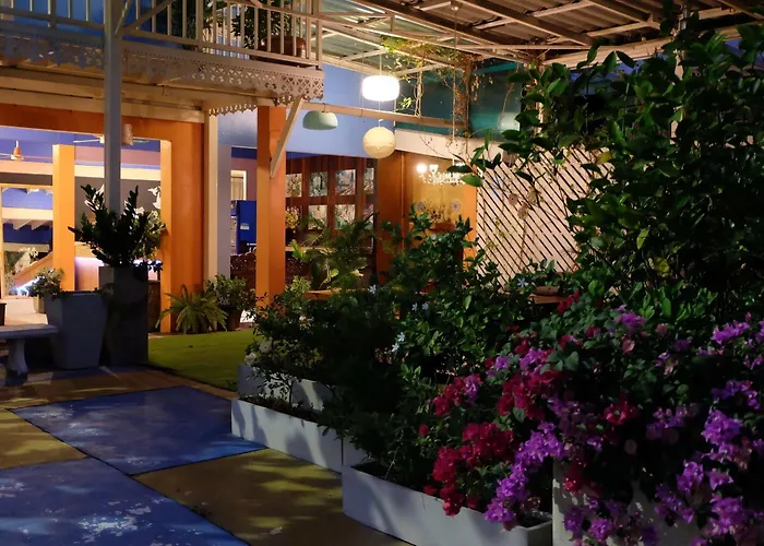 Issara House Hotel 2*